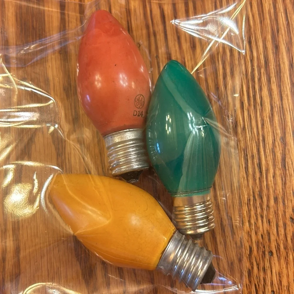 17 Vintage 1950s C9 GE Interior Paint Flame Swirl Christmas Light Bulbs - Work